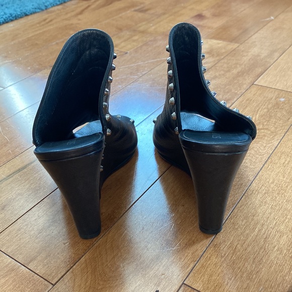 STUART WEITZMAN Upfrontal leather open toe mules - Picture 10 of 15